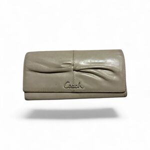 Coach vintage  Cream Leather Clutch